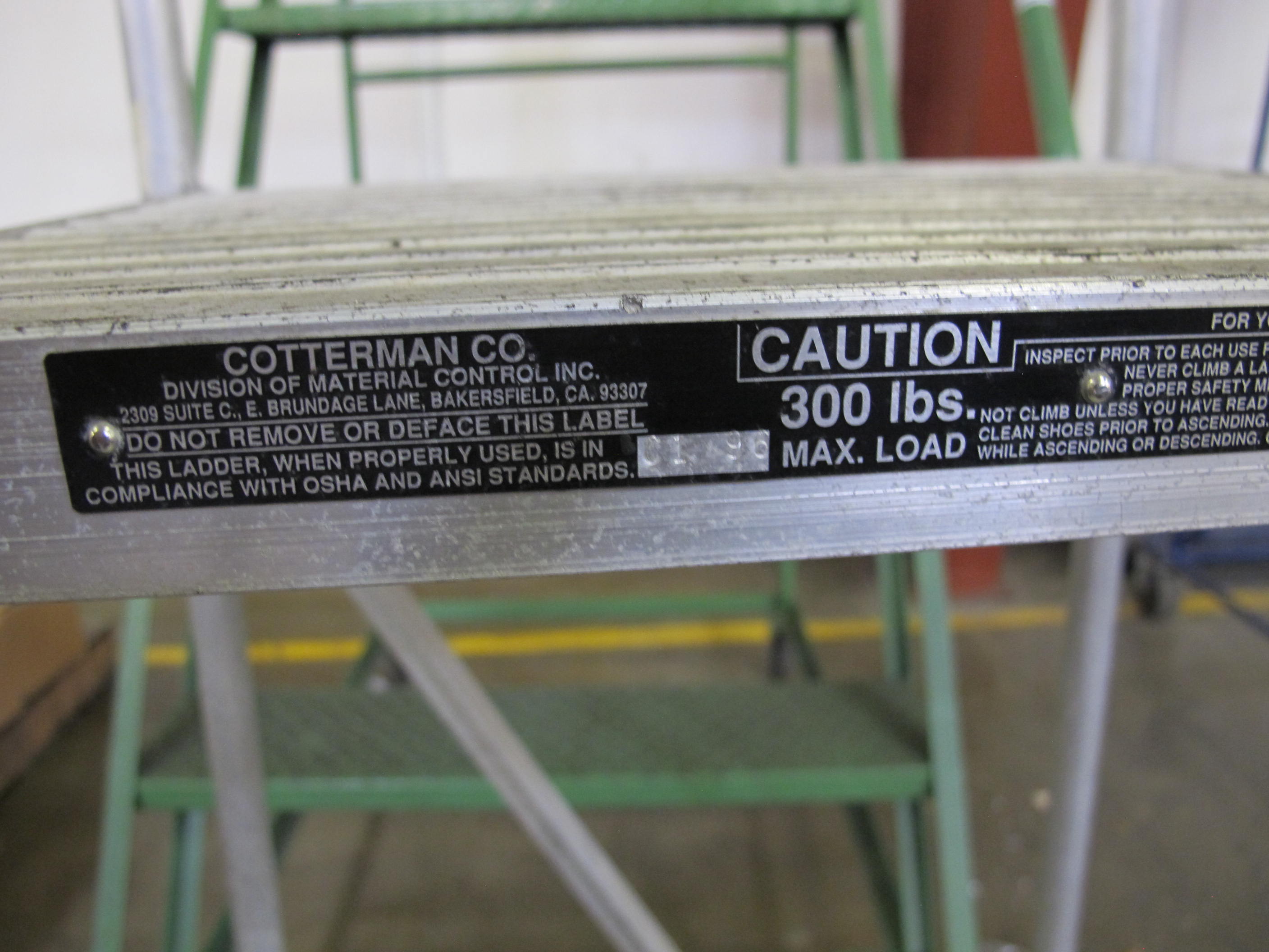 COTTERMAN, ALUMINUM 4 STEP ROLLING LADDER, 300LB MAX. LOADING & HANDLING FEE $30-4532